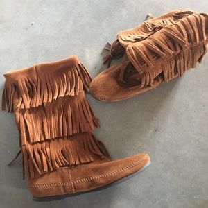 Minnetonka Fringe Boots size 10